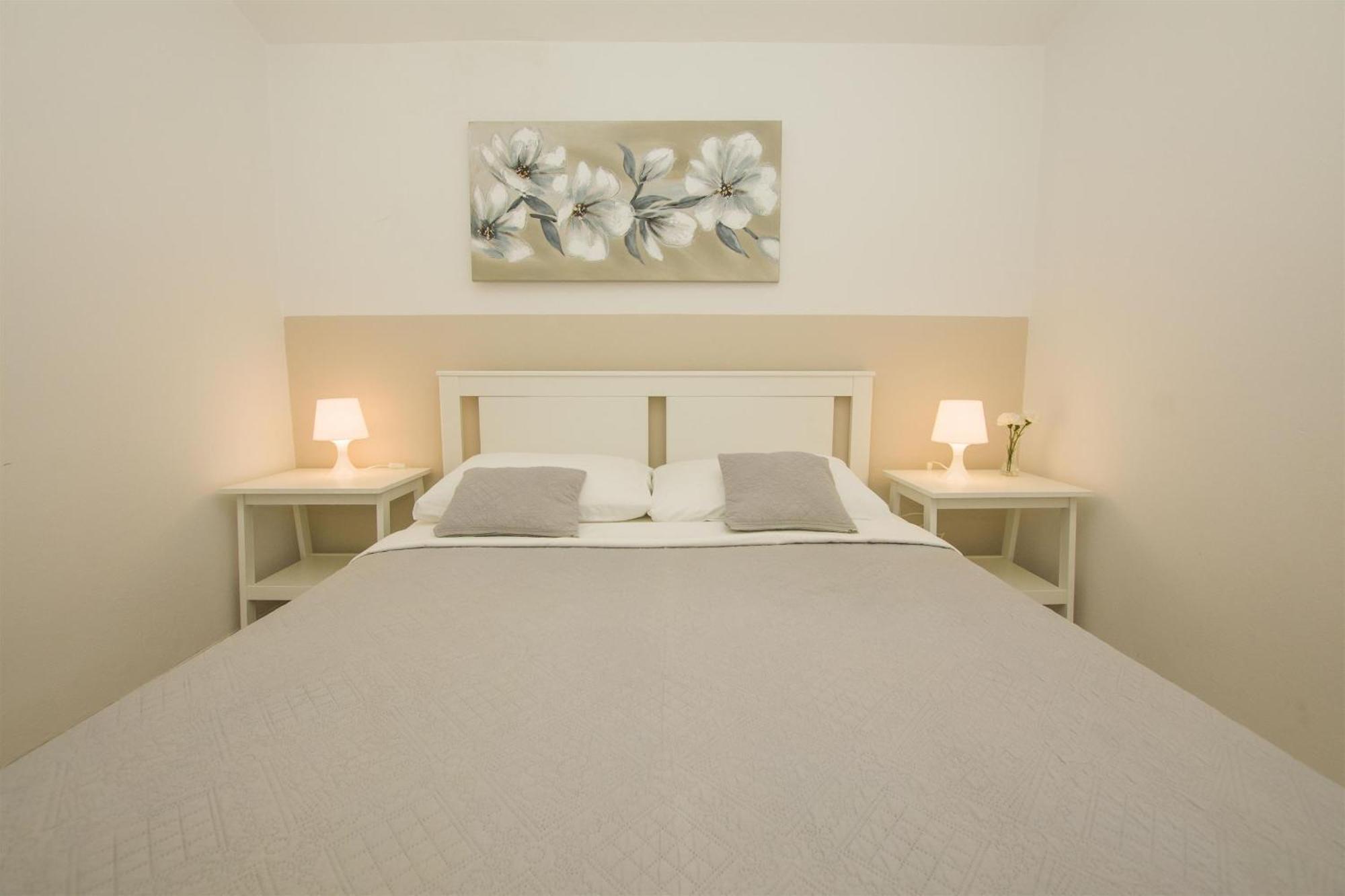 Apartments Josip Drage Bagian luar foto